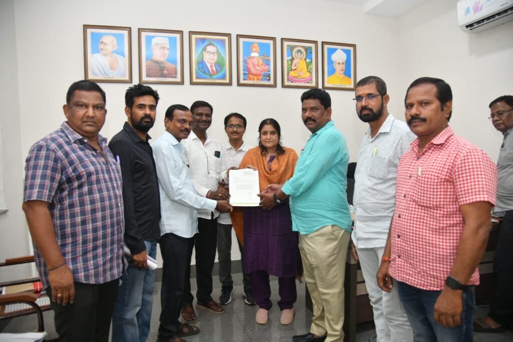 జర్నలిస్టుల పిల్లలకు ఫీజు రాయితీ అమలుకు టీయూడబ్ల్యూజే వినతి