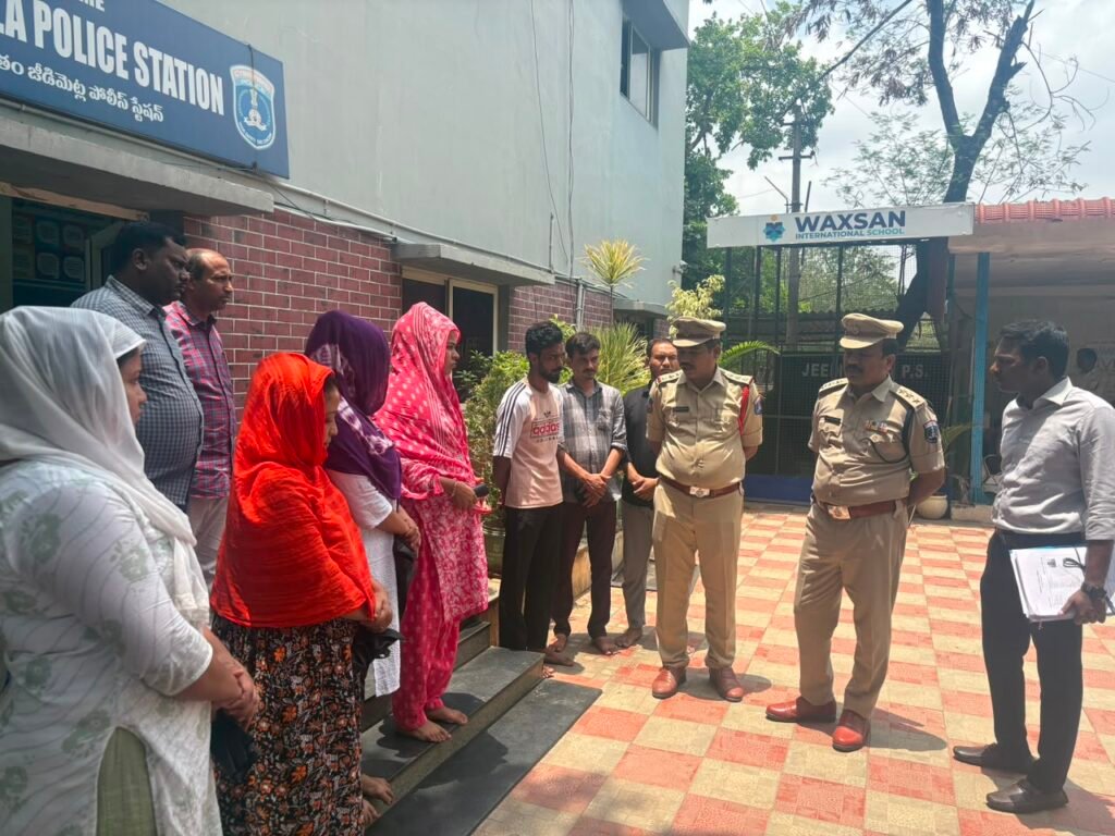 అక్రమ చొరబాటుదారులపై ఉక్కుపాదం