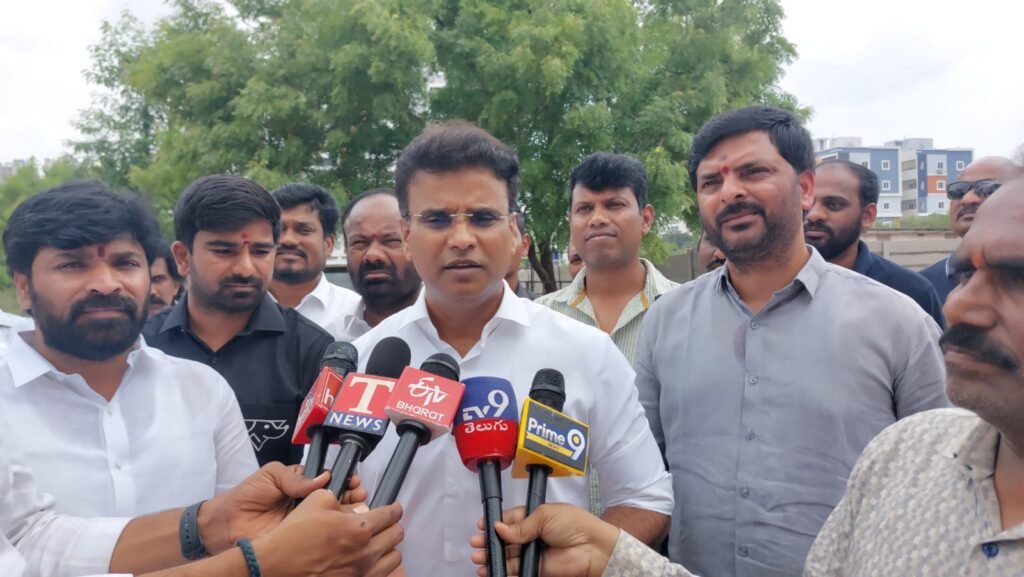 కేసీఆర్‌ను విమర్శించే స్థాయి కాంగ్రెస్ నేతలకు లేదు