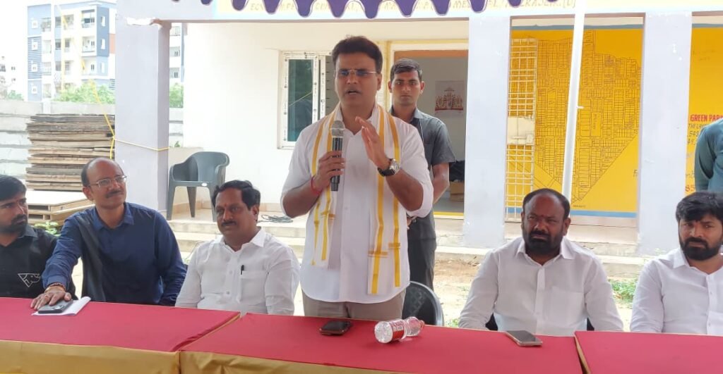 బౌరంపేటలో రూ.కోటితో సీసీ రోడ్డు పనులు వేగవంతం