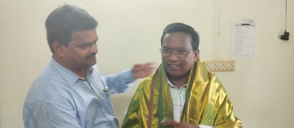 పినపాక డిప్యూటీ తాసిల్దార్ గా డాక్టర్ రమేష్ పదవి బాధ్యతలు స్వీకరణ