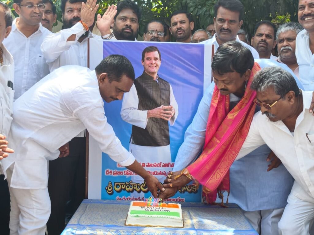 ఘనంగా రాహుల్ గాంధీ జన్మదిన వేడుకలు  నిర్వహించిన కాంగ్రెస్ శ్రేణులు