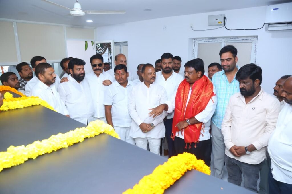 శివ డిజిటల్ కార్యాలయాన్ని ప్రారంభించిన కొలన్ హన్మంత్ రెడ్డి