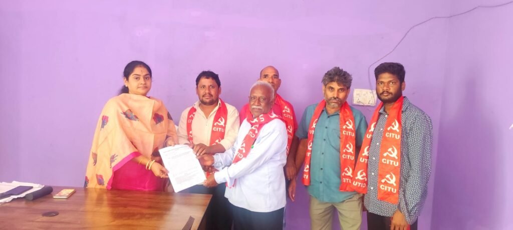 భవన నిర్మాణ కార్మికుల సమస్యలు వెంటనే పరిష్కరించాలి