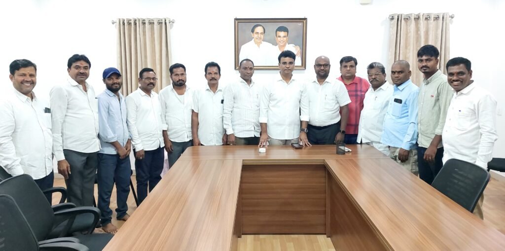 అభయాంజనేయ స్వామి–పోచమ్మ దేవస్థానాల నూతన కమిటీకి ఎమ్మెల్యే కేపీ వివేకానంద్ శుభాకాంక్షలు
