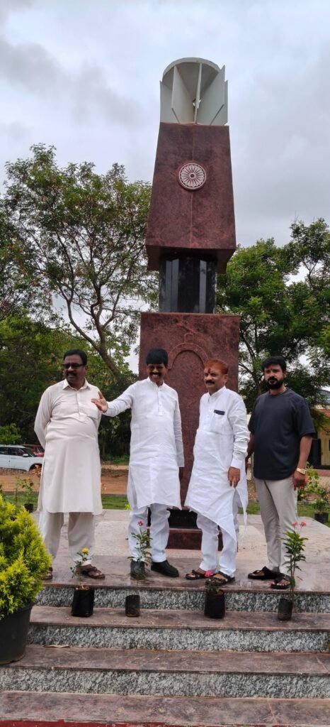 షాద్ నగర్ ఎమ్మెల్యే వీర్లపల్లి శంకర్ ఆదేశానుసారం అమరవీరుల స్తూపం ఆవిష్కరణ