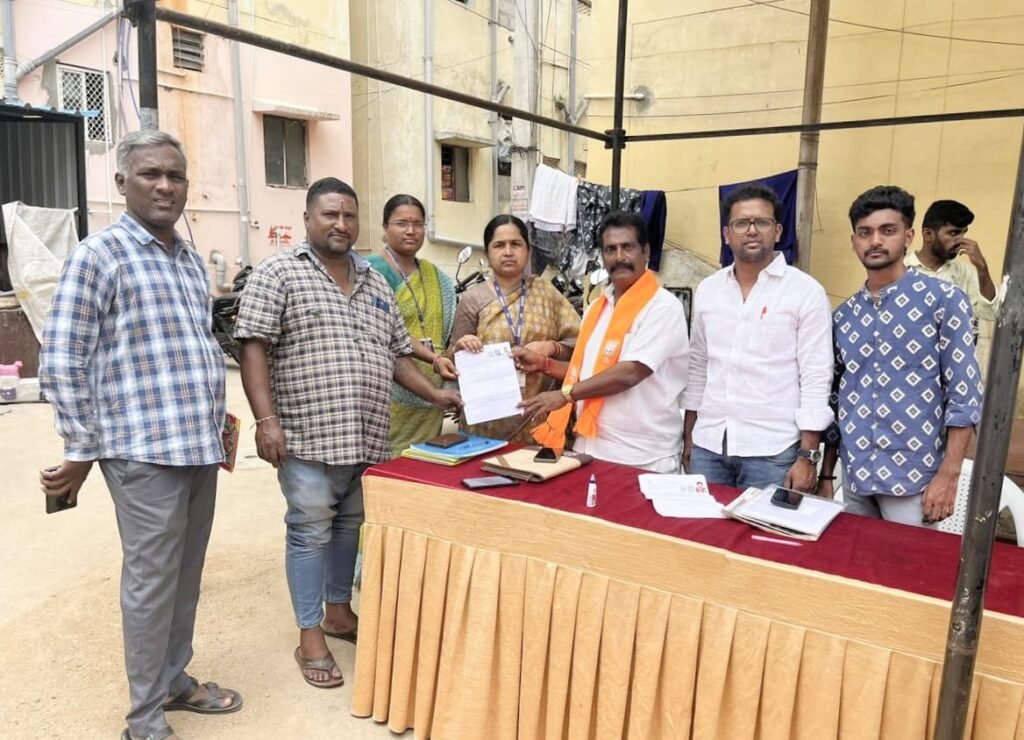 ముషీరాబాద్ నియోజకవర్గం కవాడిగూడ డివిజన్ ఉన్ని కోట లో ఎస్ ఐ ఆర్ హెల్ప్ డిస్క్ విజయవంతం