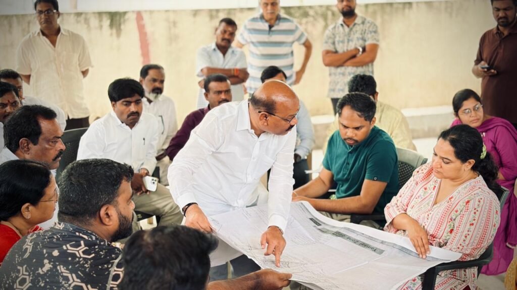 ప్రజా సమస్యలపై కమిషనర్ సృజన ఐఏఎస్ క్షేత్రస్థాయి తనిఖీ