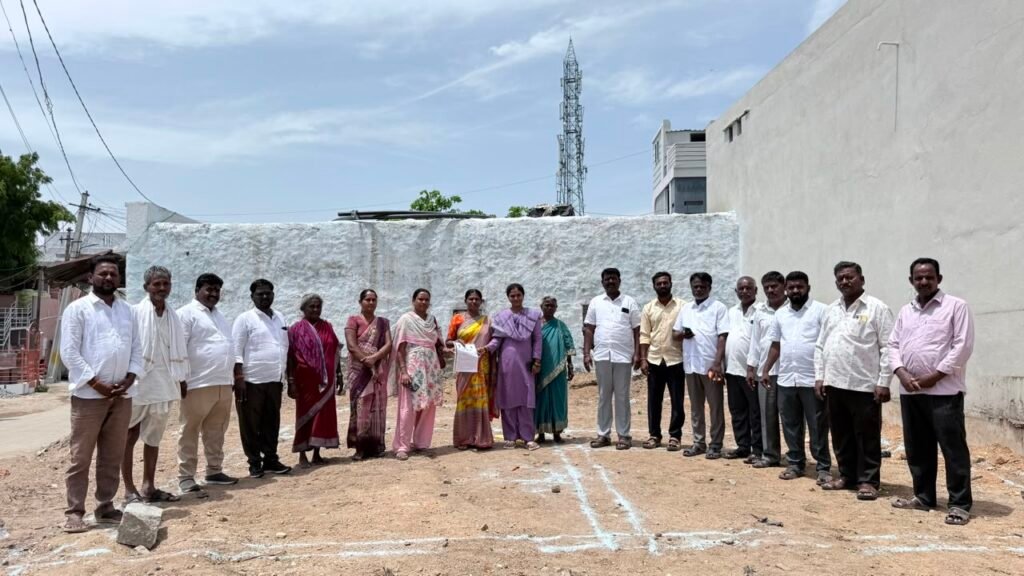 స్థానిక మంత్రివర్యులు డా,, వాకిటి శ్రీహరి గారి ఆదేశానుసారం* ఇందిరమ్మ ఇళ్లకు భూమి పూజ,