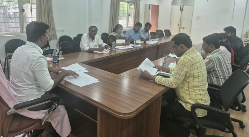 అభివృద్ధి పనుల్లో జాప్యానికి తావివ్వొద్దు.. అధికారులకు ఎమ్మెల్యే కేపీ వివేకానంద్ హెచ్చరిక