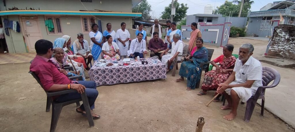 వర్షాకాలం నేపథ్యంలో ప్రజలు సీజనల్ వ్యాధుల పట్ల అప్రమత్తంగా ఉండాలని సూచించారు.