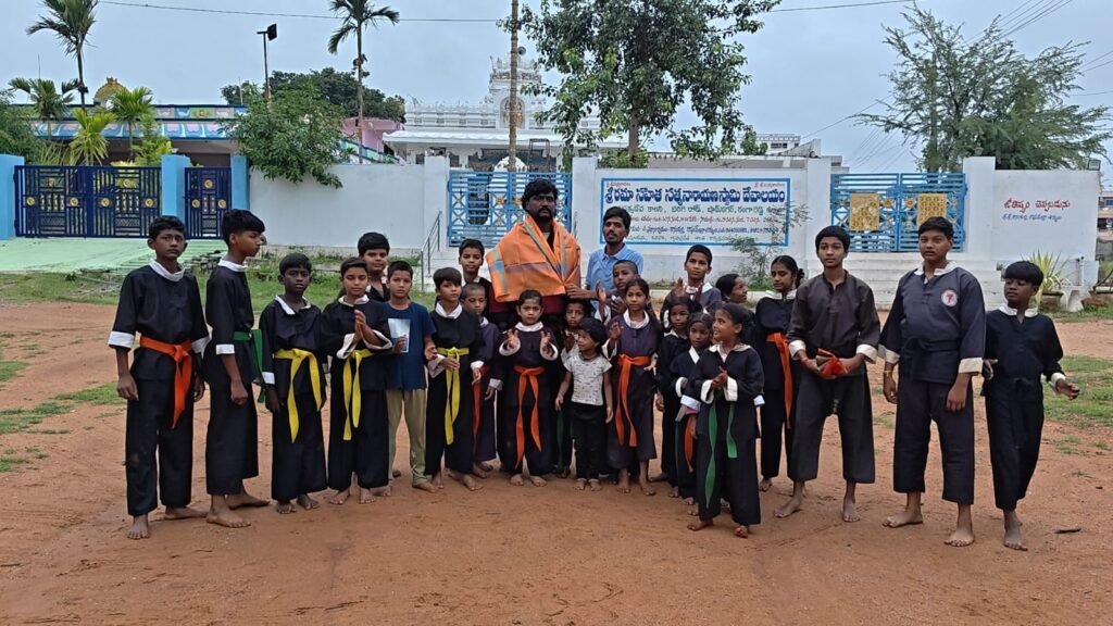 గురుబ్రహ్మ గురువిష్ణు గురుదేవో మహేశ్వర గురు సాక్షాత్ పరబ్రహ్మ తస్మై శ్రీ గురువే నమః