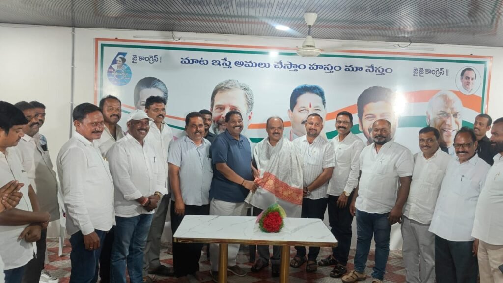 ఎమ్మెల్యే దొంతిని సన్మానించిన సోసైటీ ఛైర్మన్ లు