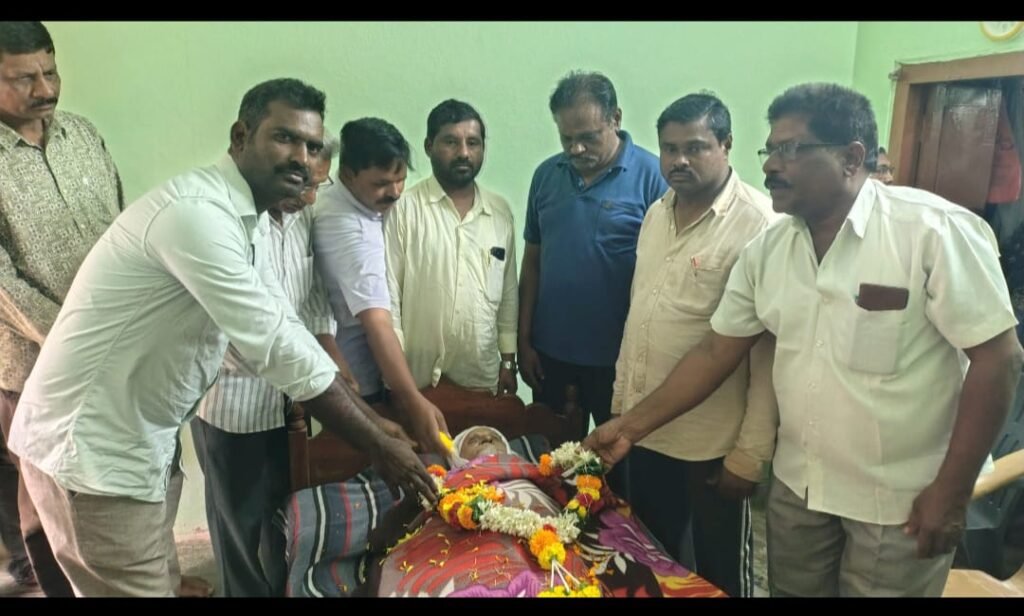 రిటైర్డ్ ఉపాధ్యాయుడు అబ్దుల్ ఖాదర్ కు ఘన నివాళి