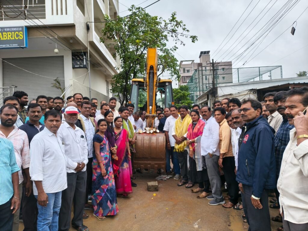 మహాదేవపురంలో రూ.1.08 కోట్లతో సీసీ రోడ్ల నిర్మాణానికి శ్రీకారం