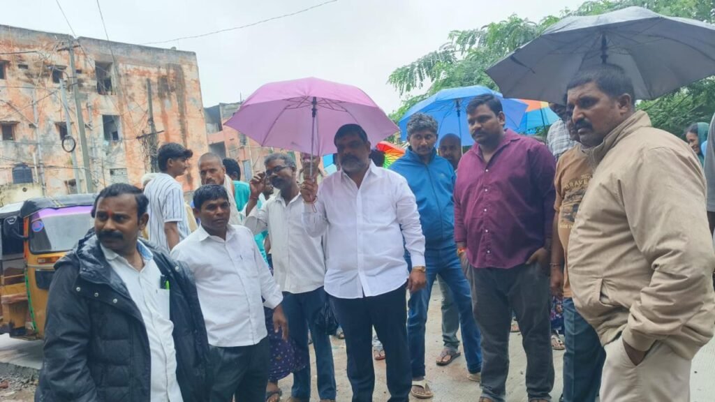 కాలనీల సమస్యలపై కొలుకుల జగన్ పాదయాత్ర