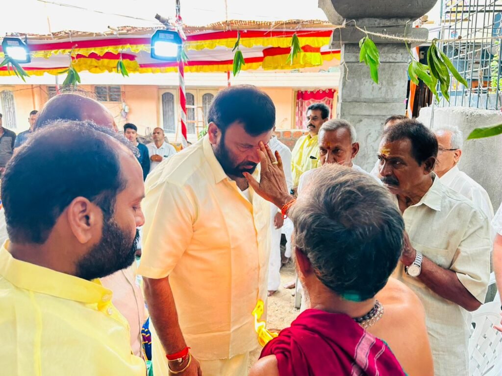 గణేష్ నగర్‌లో పోచమ్మ తల్లి విగ్రహ ప్రతిష్ఠాపన మహోత్సవంలో పాల్గొన్న మాజీ ఎమ్మెల్యే కూన శ్రీశైలం గౌడ్