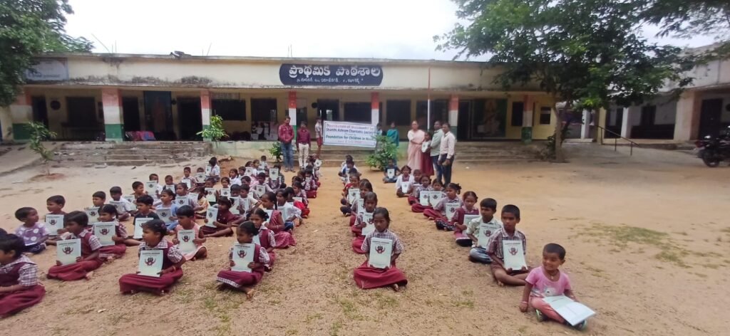 దూస్ కల్ పాఠశాలలో నోట్ బుక్స్ వితరణ కార్యక్రమం..