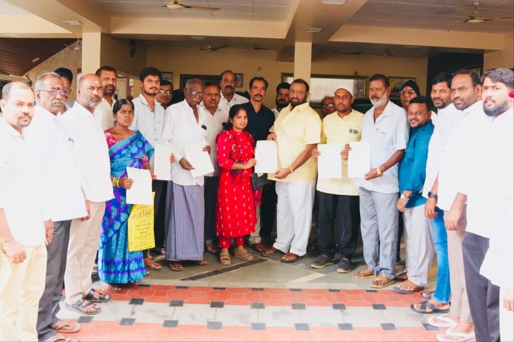 కుత్బుల్లాపూర్‌లో సీఎంఆర్ఎఫ్ చెక్కుల పంపిణీ