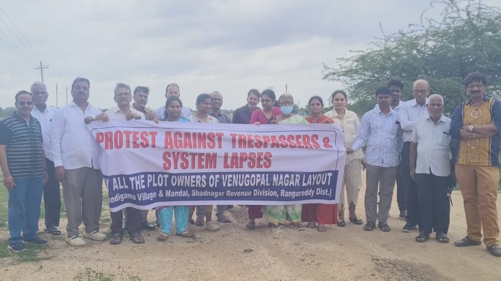 అధికార పార్టీ నాయకుల అండతో రెచ్చిపోతున్న భూబకాసురులు.. సైనికుడి ప్లాట్‌తో సహా 13 ఎకరాలు కబ్జా!