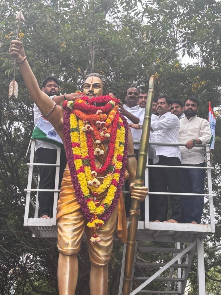 మన్యం వీరుడు అల్లూరి సీతారామరాజుకు ఘన నివాళి