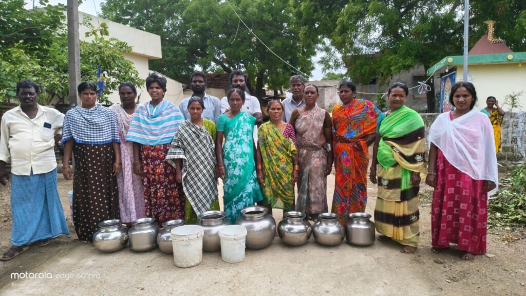 అబ్బాయిపాలెంలో నీటికొరత -కాళీ బిందెలతో  మహిళల ఆందోళన.