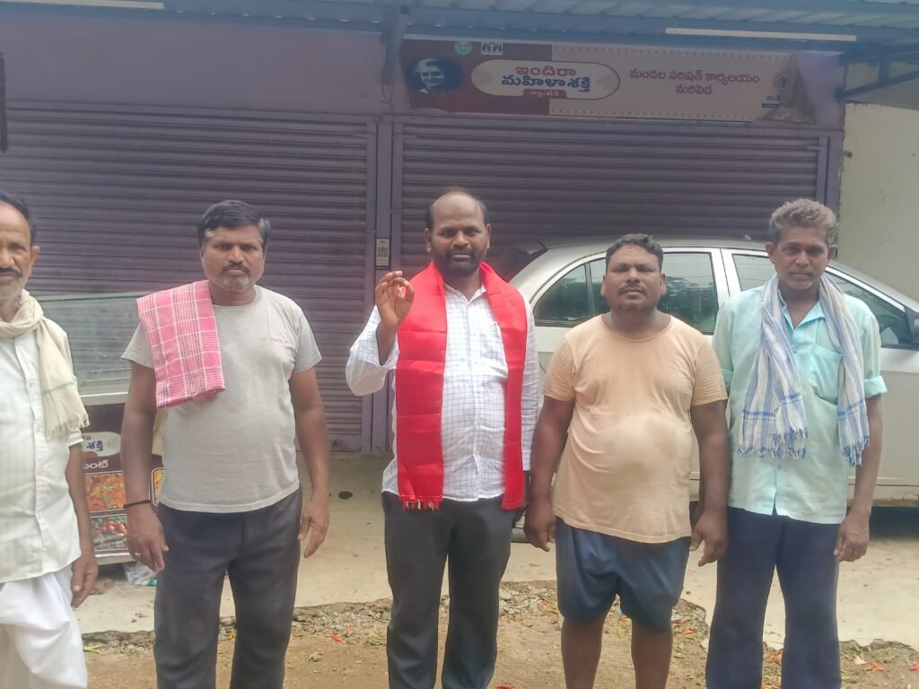 మరిపెడ మండలం మహిళ సమైక్య కు కూత వేట దూరంలో ఉన్న ఏ పీ ఎం నిర్లక్ష్యంతో ఇందిరా మహిళా శక్తి క్యాంటీన్ మూత