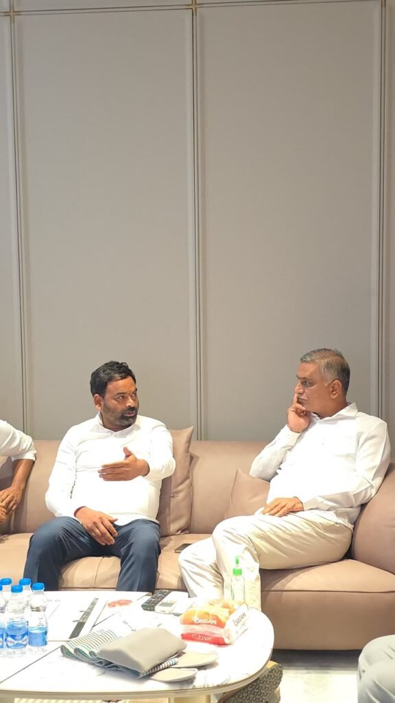 శంభీపూర్ రాజును పరామర్శించిన హరీశ్ రావు, మహిపాల్ రెడ్డి