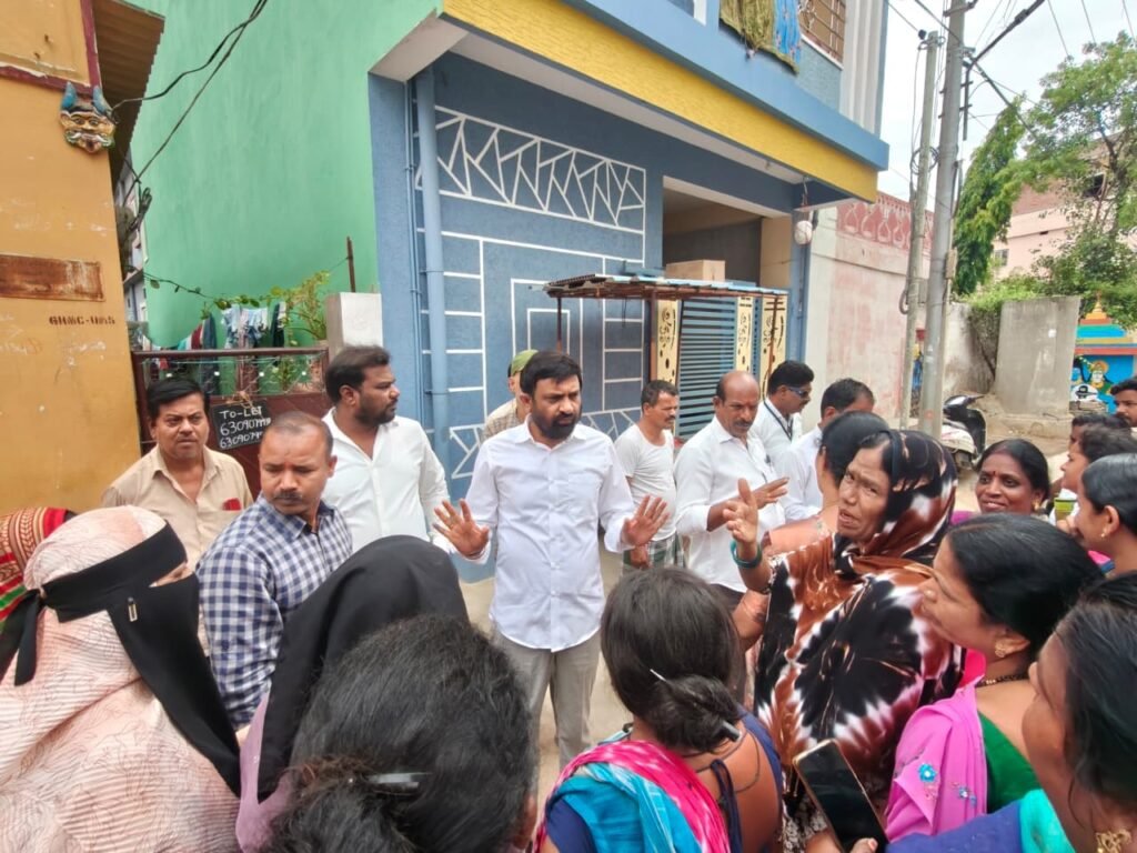 రాజీరెడ్డి నగర్‌లో ప్రజా సమస్యలపై మన్నె రాజు ఆకస్మిక పర్యటన