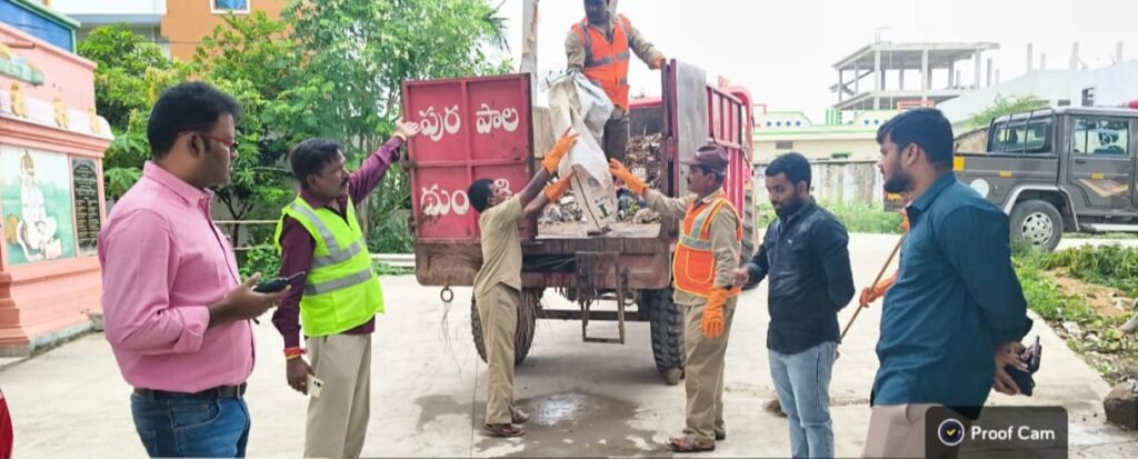 శంబిపూర్‌లో పారిశుద్ధ్య సమస్యలకు చెక్.. క్షేత్రస్థాయిలో డిప్యూటీ కమిషనర్ పర్యటన