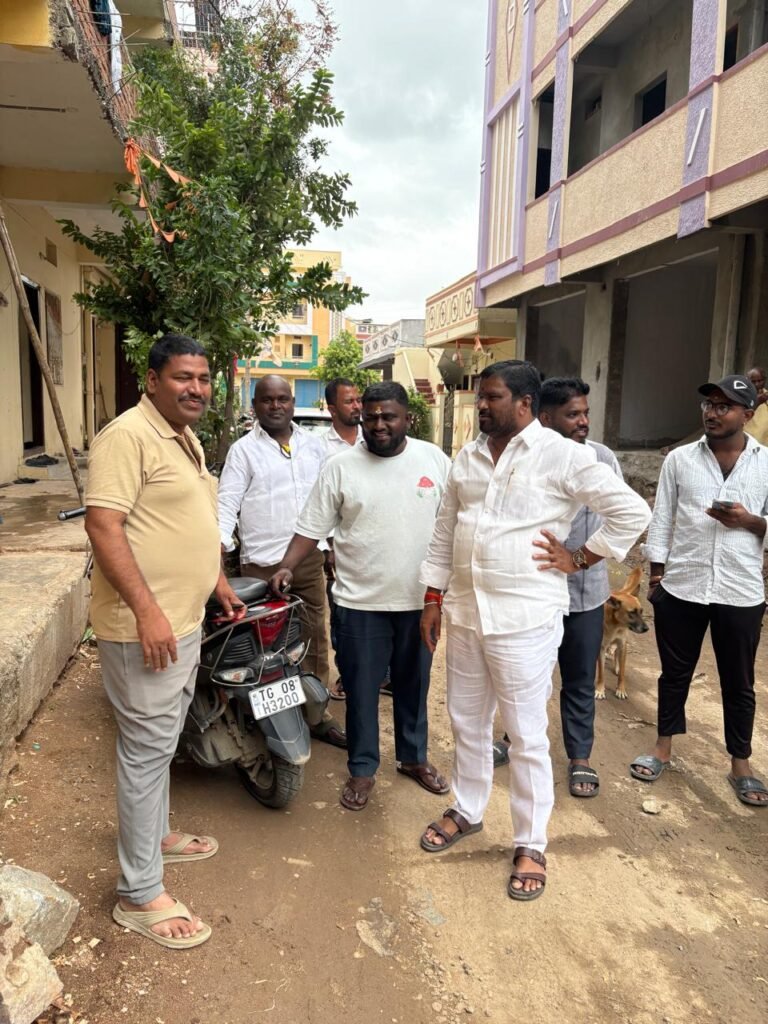 గాగిల్లాపూర్ ఎక్స్‌రోడ్‌లో ప్రజా సమస్యలపై కావలి గణేష్ క్షేత్రస్థాయి పర్యటన