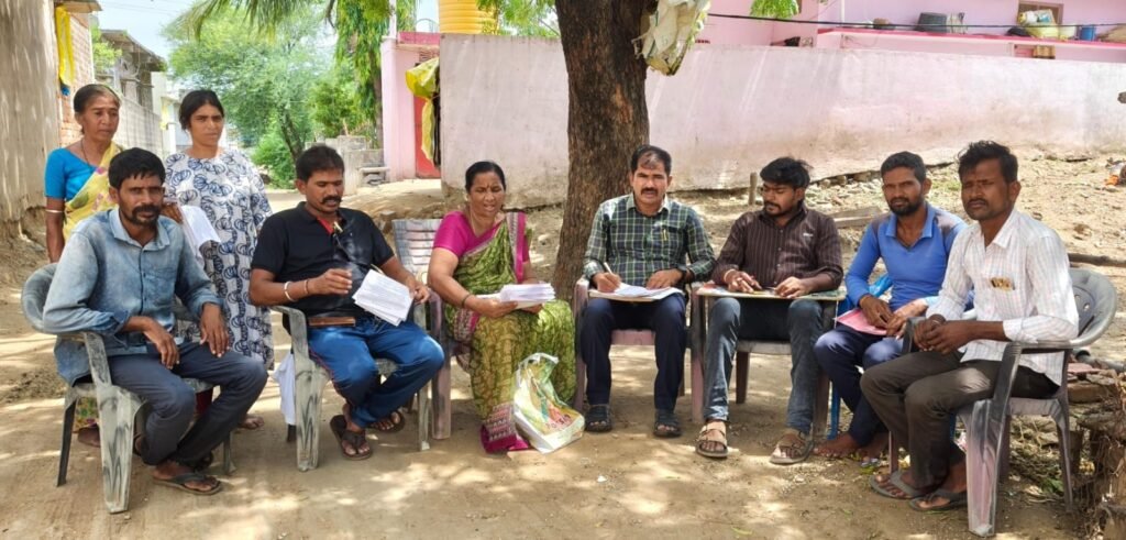 ఎస్‌ఐఆర్ ఫారాల నింపడంలో ప్రజలకు అండగా కాంగ్రెస్ నాయకులు