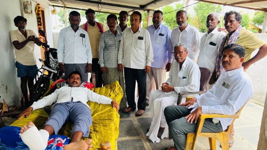కొంపేల్లి శ్రీను.పరామర్శించిన. మహబూబాబాద్ జిల్లా మాజీ గ్రంధాలయ సంస్థ చైర్మన్.గుడిపూడి నవీన్