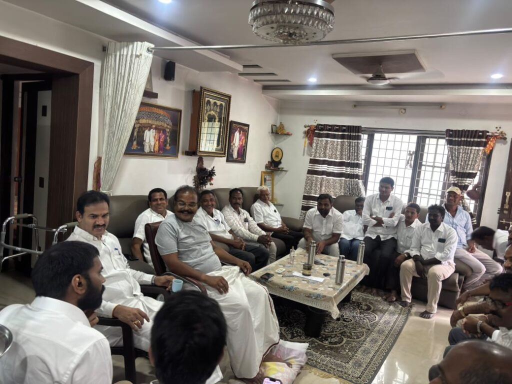 మరిపెడ మండల అధ్యక్షులు పెండ్లి రఘువీర్ రెడ్డి ని పరామర్శించిన