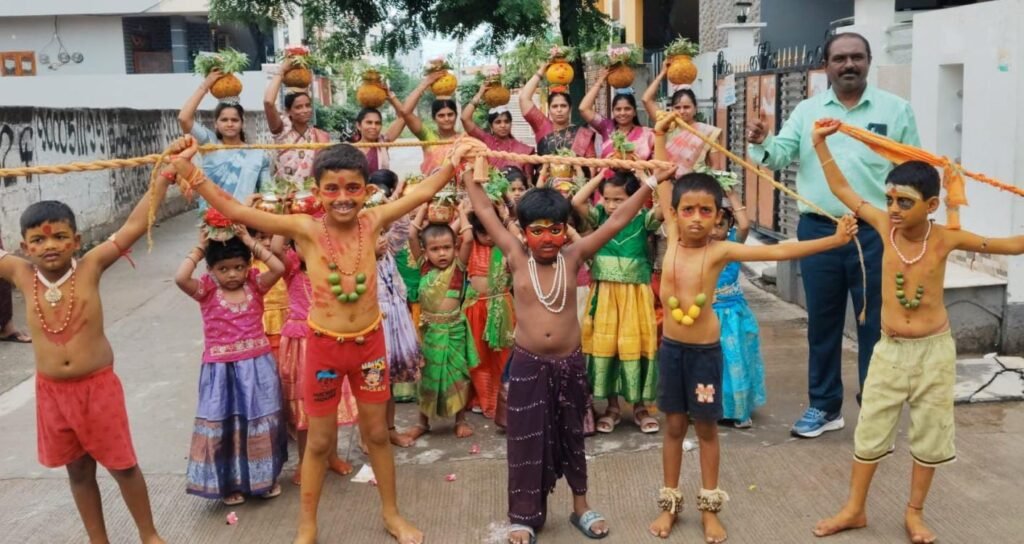 విద్యార్థుల ఉత్సాహంతో శ్రీ నలంద పాఠశాలలో బోనాల సంబరాలు