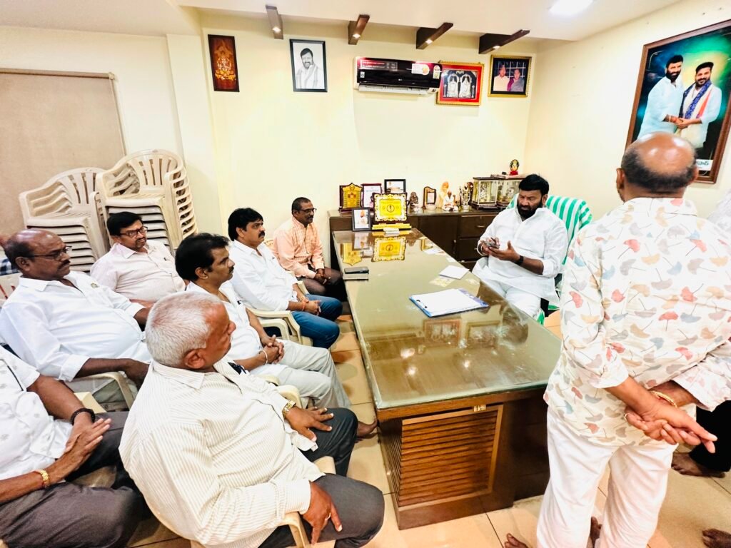 జీడిమెట్ల డివిజన్ సమస్యల పరిష్కారానికి కృషి చేస్తా: మాజీ ఎమ్మెల్యే కూన శ్రీశైలం గౌడ్