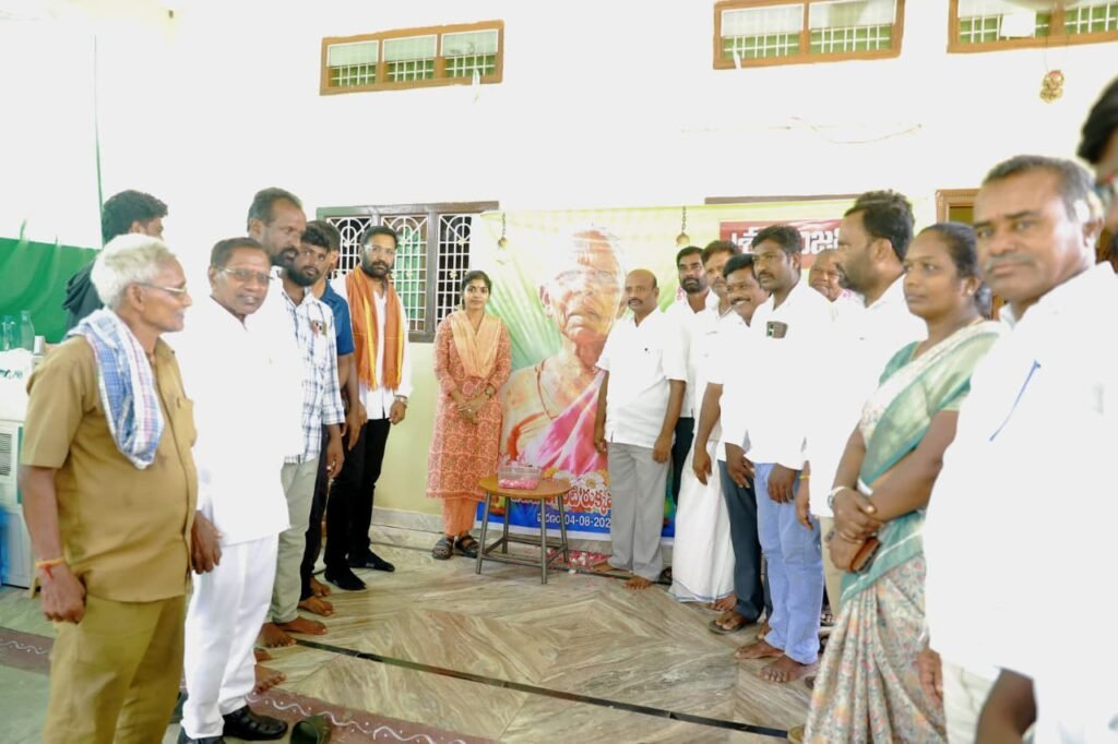 బాధిత కుటుంబాలను పరామర్శించి ఆర్ధిక సహాయలు అందజేసిన
