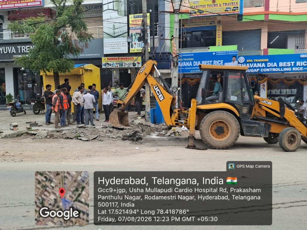 గాజులరామారం–మహాదేవపురం రహదారిపై ఆక్రమణలకు చెక్