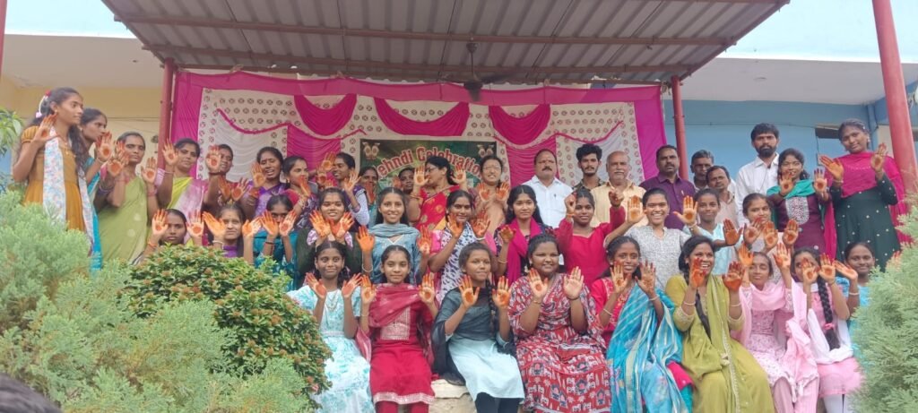 సిద్ధార్థ హై స్కూల్ లో గోరింటాకు సంబరాలు