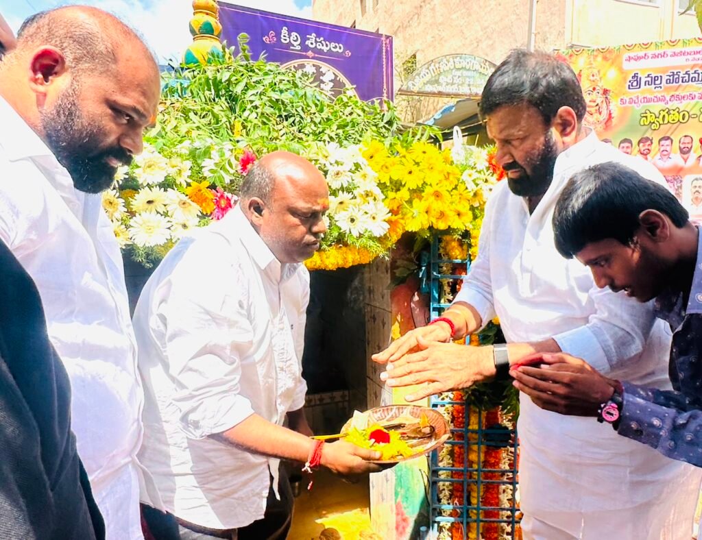 బోనాల ఉత్సవాల్లో పాల్గొన్న మాజీ ఎమ్మెల్యే కూన శ్రీశైలం గౌడ్