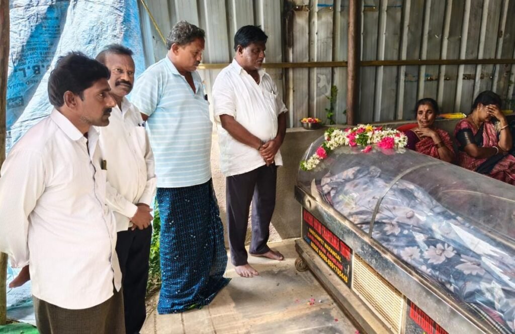 మామిడి పద్మకు నివాళులర్పించిన నాయకులు