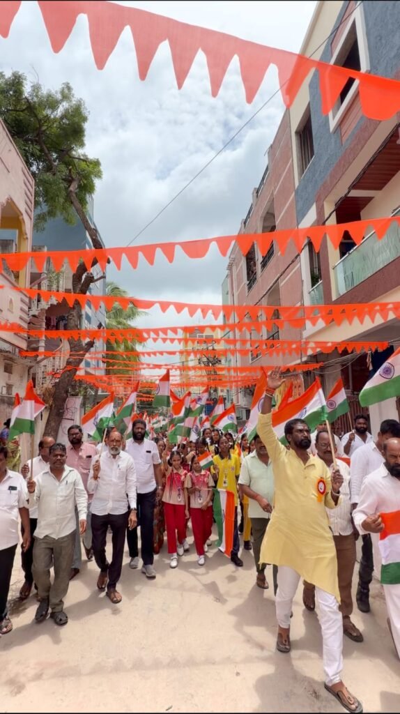 హర్ ఘర్ తిరంగా ర్యాలీతో మార్మోగిన రోడా మేస్త్రి నగర్