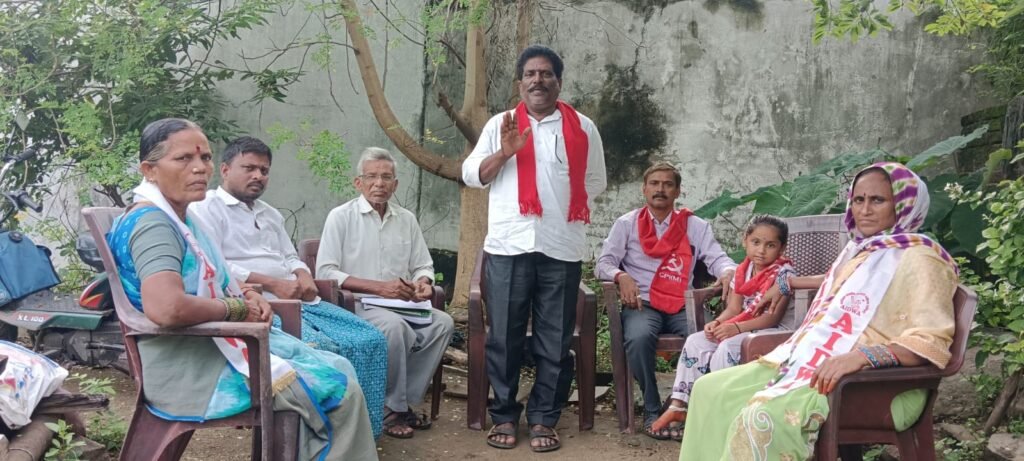 మరిపెడ మున్సిపాలిటీ కేంద్రంలో దోమలు జబ్బు డ్రైనేజీలో గబ్బు