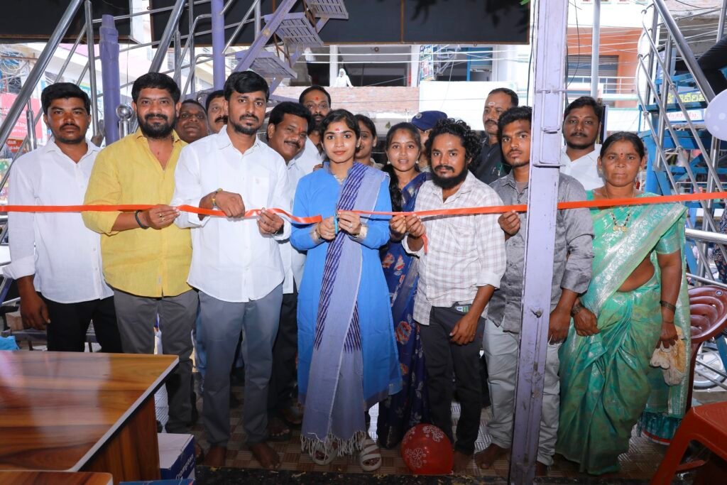 యువతకు స్వయం ఉపాధే బంగారు భవిష్యత్తుకు బాట