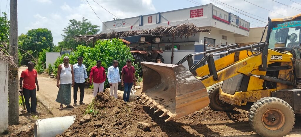 ఖానాపురంలో ముమ్మరంగా మోరీల నిర్మాణ పనులు