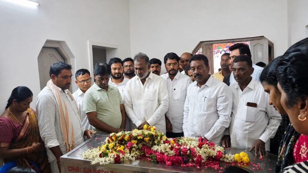 జాటోత్ లచ్చిరాం పార్థివ దేహానికి నివాళులర్పించిన ఏఎంసీ చైర్మన్ గంట, మండల పార్టీ అధ్యక్షులు చిలువేరు