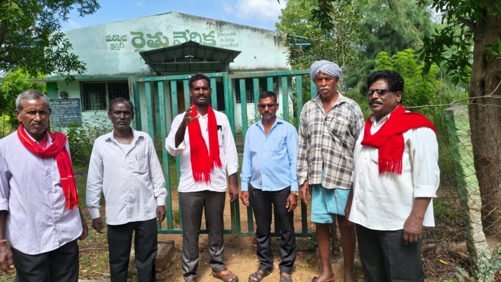 అధికారుల నిర్లక్ష్యానికి నిదర్శనం రైతు వేదికలు..!  -జిల్లా అధికారుల స్పందించాలి..