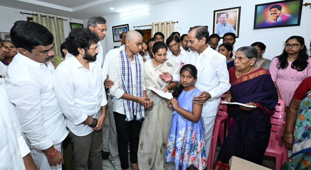 పెద్ది సుదర్శన్‌రెడ్డి చిత్రపటానికి కేసీఆర్‌ నివాళి
