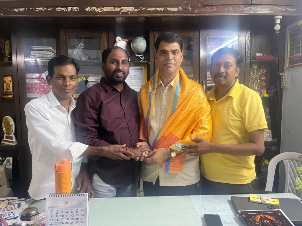 ప్రపంచ ఎడమ చేతి వాటం దినోత్సవం సందర్బంగా ఎడమ చేతి వాటం,సీనియర్ నాయకులు,స్వచ్చంద సంస్థ నిర్వాహకులు,