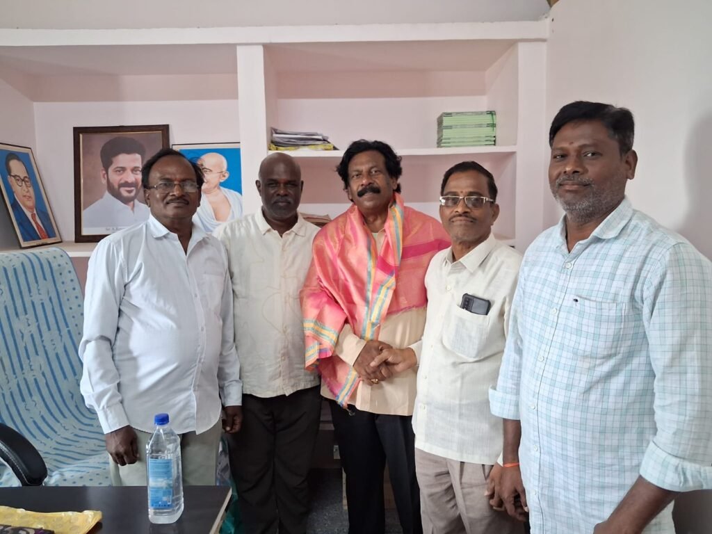 ఆర్యవైశ్య సంఘం ఆధ్వర్యంలో జిల్లా డైరెక్టర్ ఉద్యాన శాఖ అధికారి సాయిబాబా గారికి మర్యాదపూర్వక సన్మానం